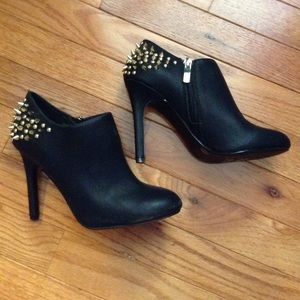 Jessica Simpson booties!